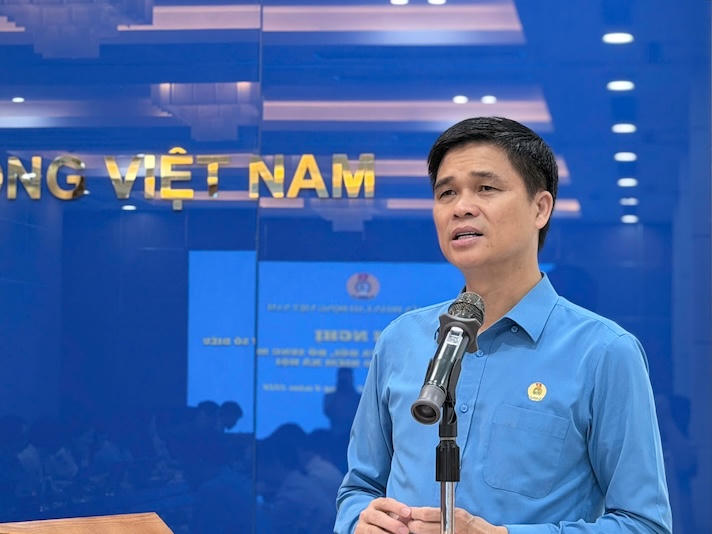 Ông Ngọ Duy Hiểu, Phó Chủ tịch Tổng LĐLĐ Việt Nam phát biểu tại hội nghị. Ảnh: PV