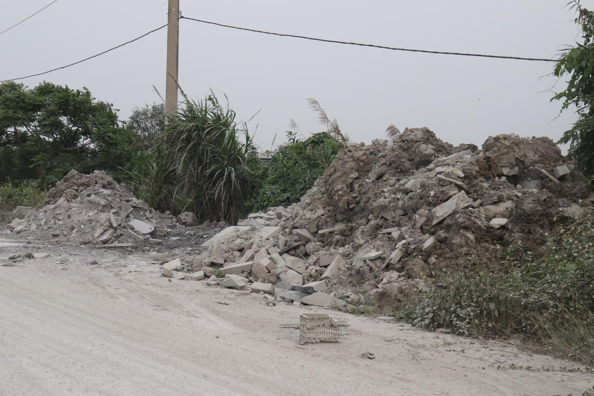 Ninh Bình: Xử lý xe vi phạm, dọn chất thải sau phản ánh của Báo Đại Đoàn Kết