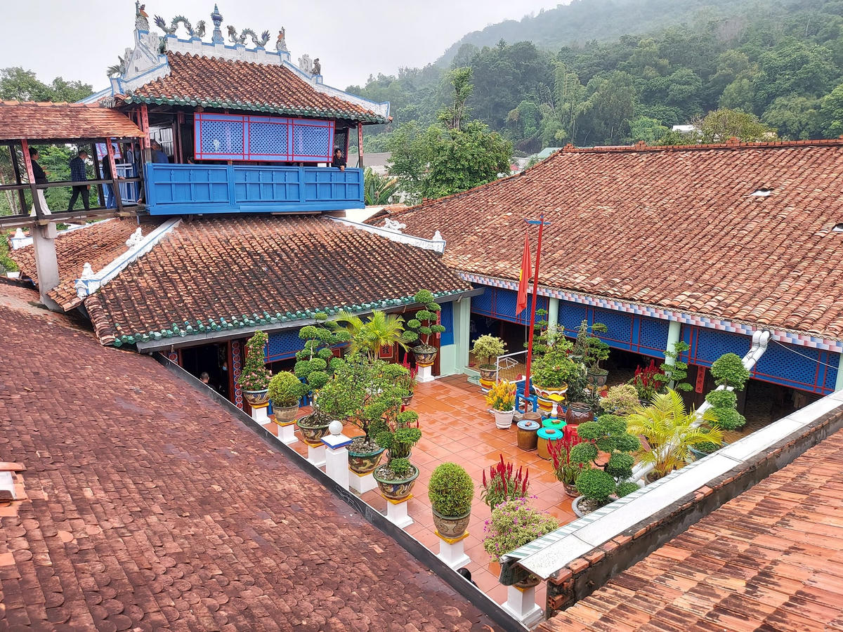 Một góc di tích Nhà Lớn Long Sơn. Ảnh: TL