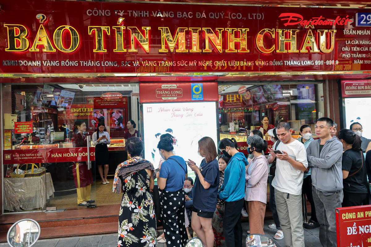 Trước thông tin trên, chiều 6/4, Công ty TNHH Bảo Tín Minh Châu lên tiếng khẳng định, vẫn duy trì hoạt động kinh doanh bình thường, đồng thời bảo đảm quyền lợi khách hàng và chất lượng sản phẩm.