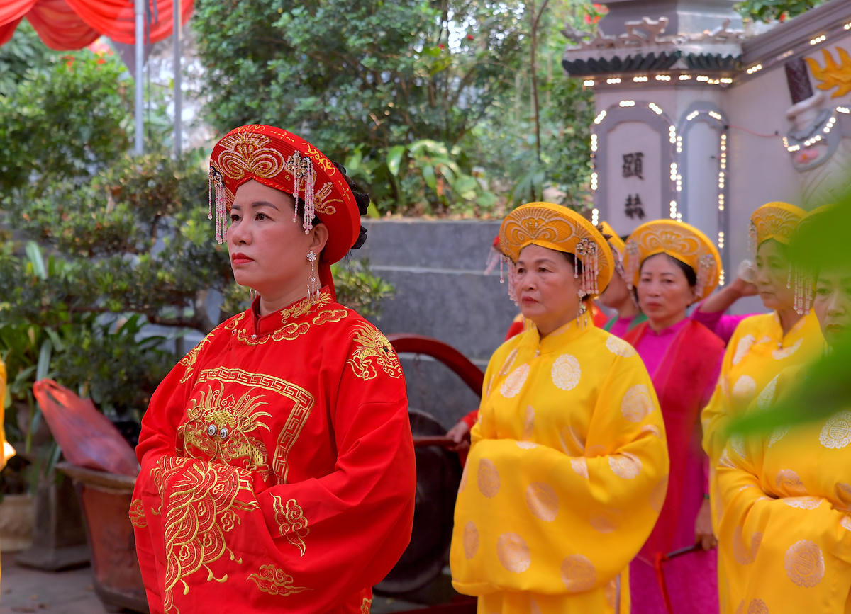Đội tế nữ của một số thôn trên địa bàn xã thực hiện lễ tế.