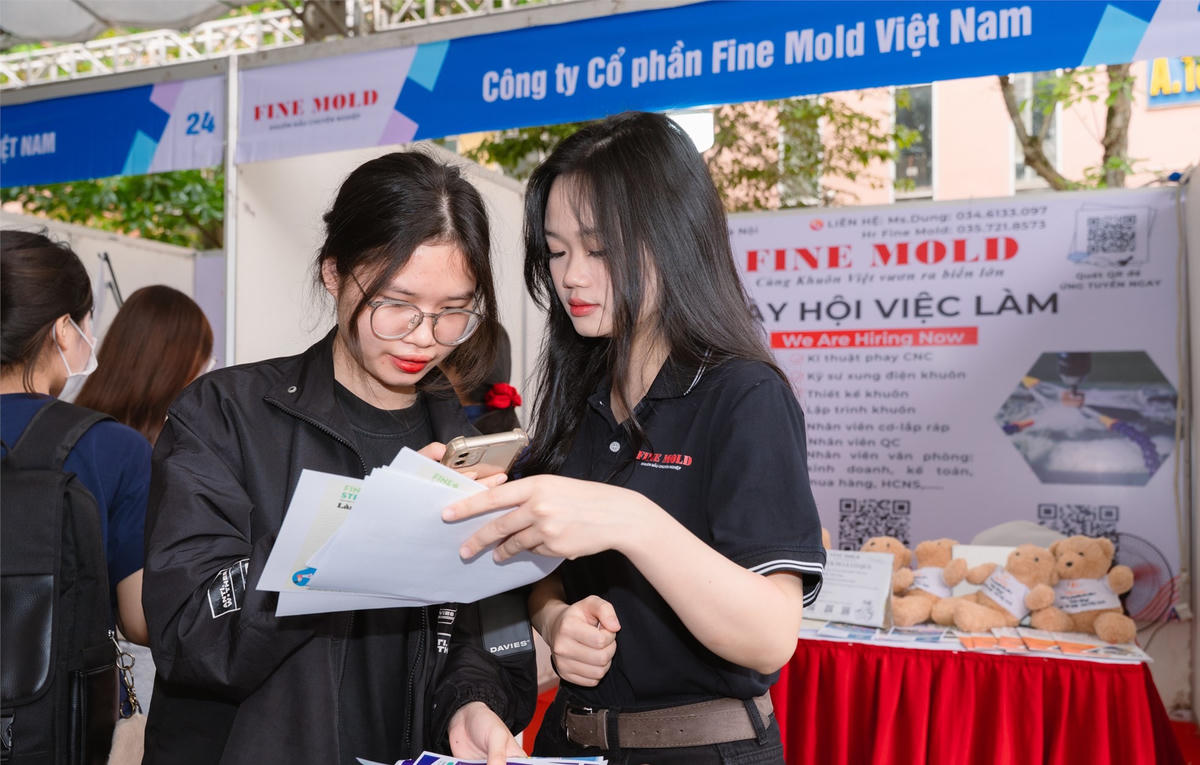 Rút ngắn khoảng cách giữa học và làm