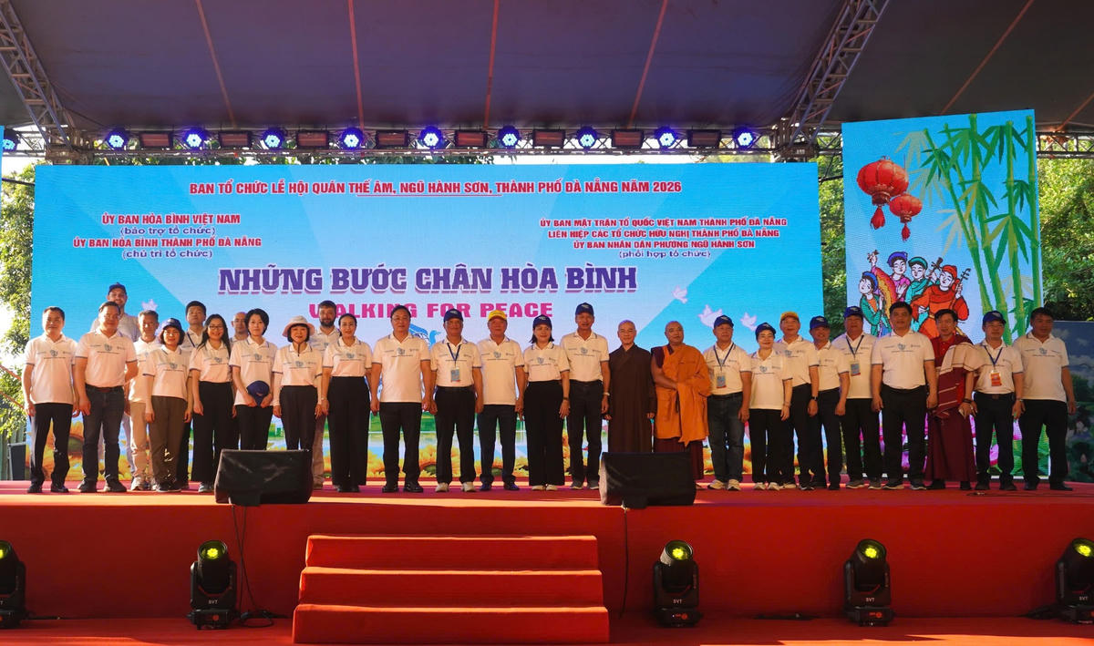 Hơn 600 người đi bộ vì hòa bình, lan tỏa thông điệp đoàn kết và yêu thương