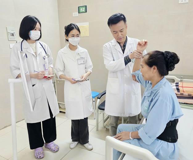 Đừng để vai “đông cứng” mới đi khám