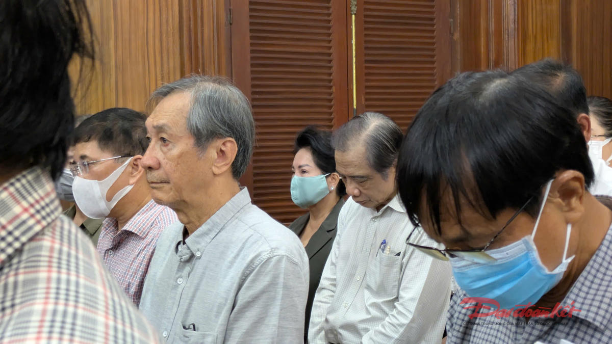 Các bị cáo tại tòa sáng nay. Ảnh: TL.