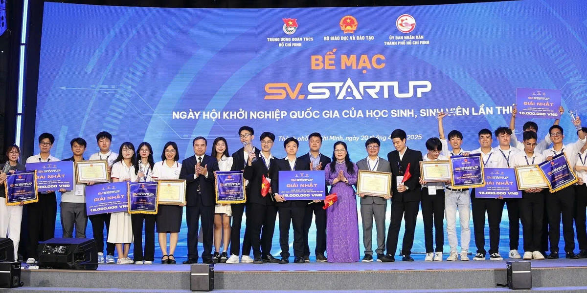 Trao giải cuộc thi Sinh viên với ý tưởng khởi nghiệp năm 2025. Ảnh: BTC.