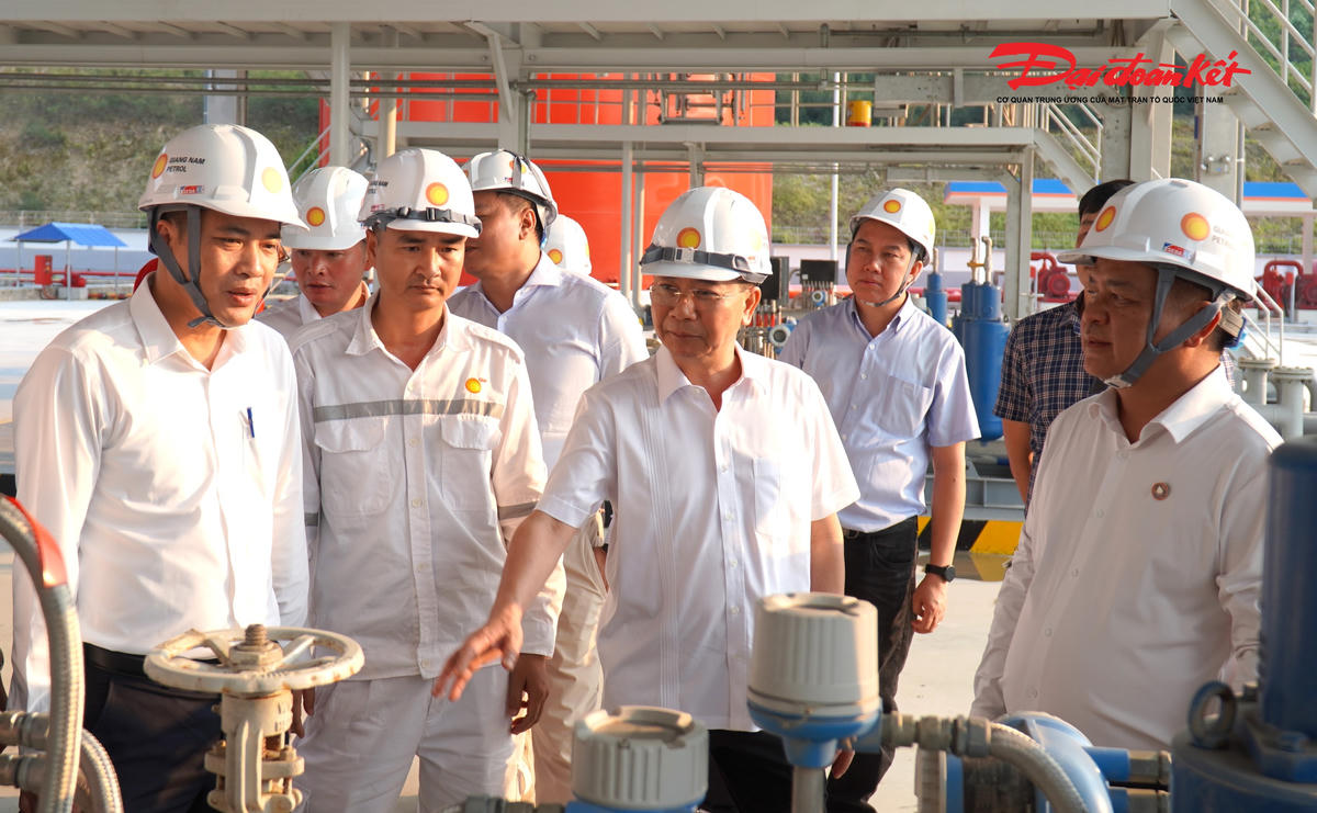 Giang Nam Petrol hợp tác cung cấp dịch vụ xăng dầu với doanh nghiệp Lào