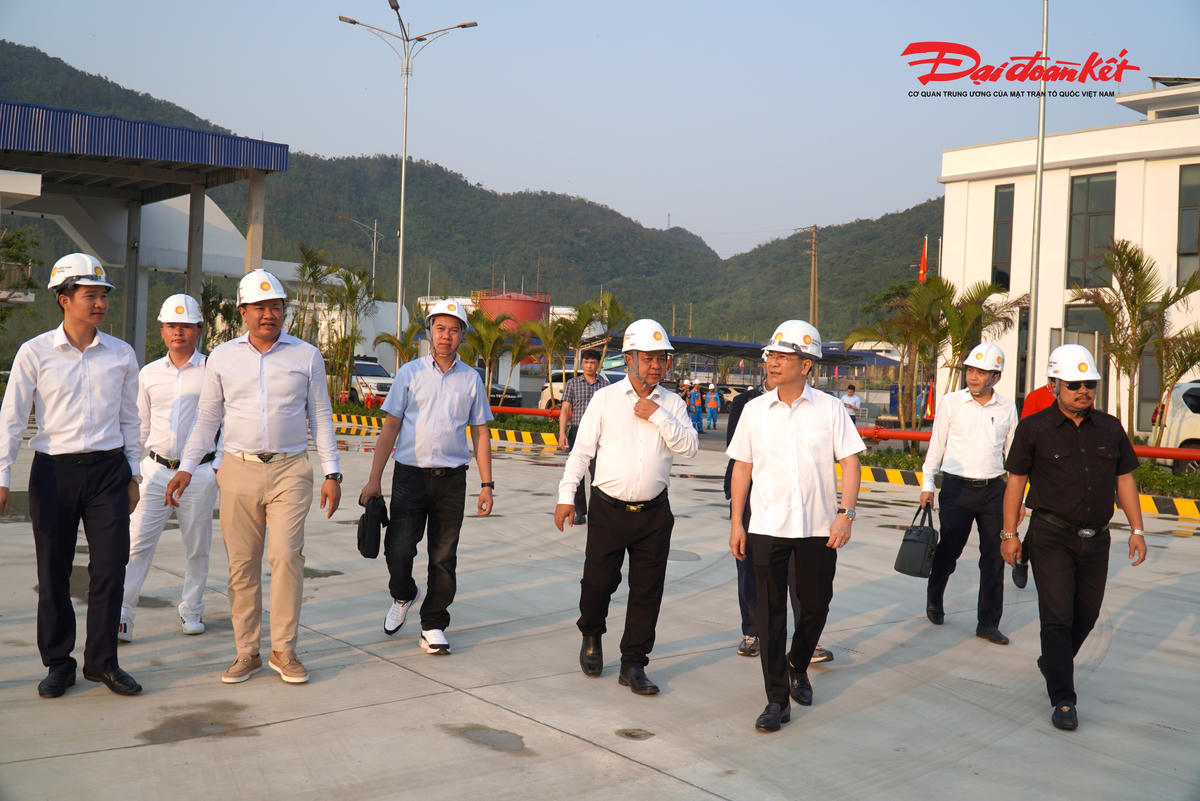 Giang Nam Petrol hợp tác cung cấp dịch vụ xăng dầu với doanh nghiệp Lào