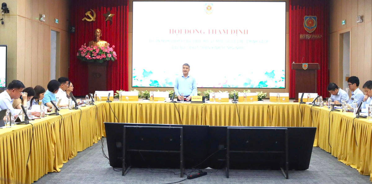 Quang cảnh Hội đồng thẩm định.