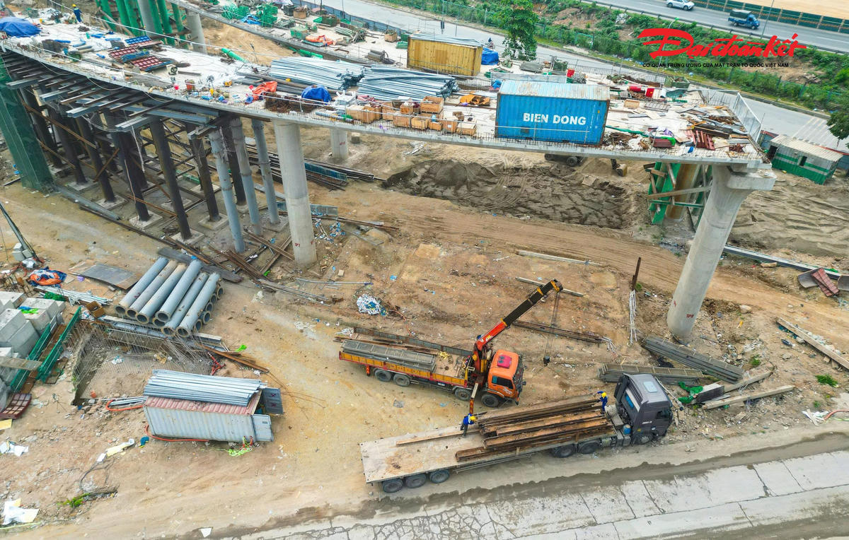 Nút giao 2.400 tỷ đồng trên Đại lộ Thăng Long dần hiện rõ hình hài