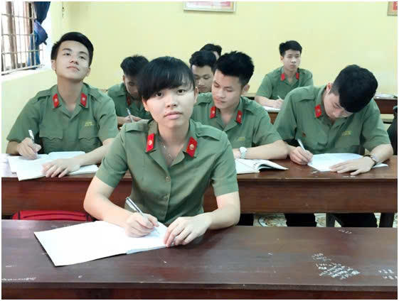 Cơ hội học tập cho trẻ em yếu thế. Ảnh: SĐ.