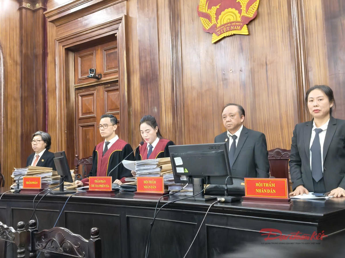 Hội đồng xét xử vụ sai phạm "đất vàng" Bến Vân Đồn (TP Hồ Chí Minh). Ảnh: H.Phúc.