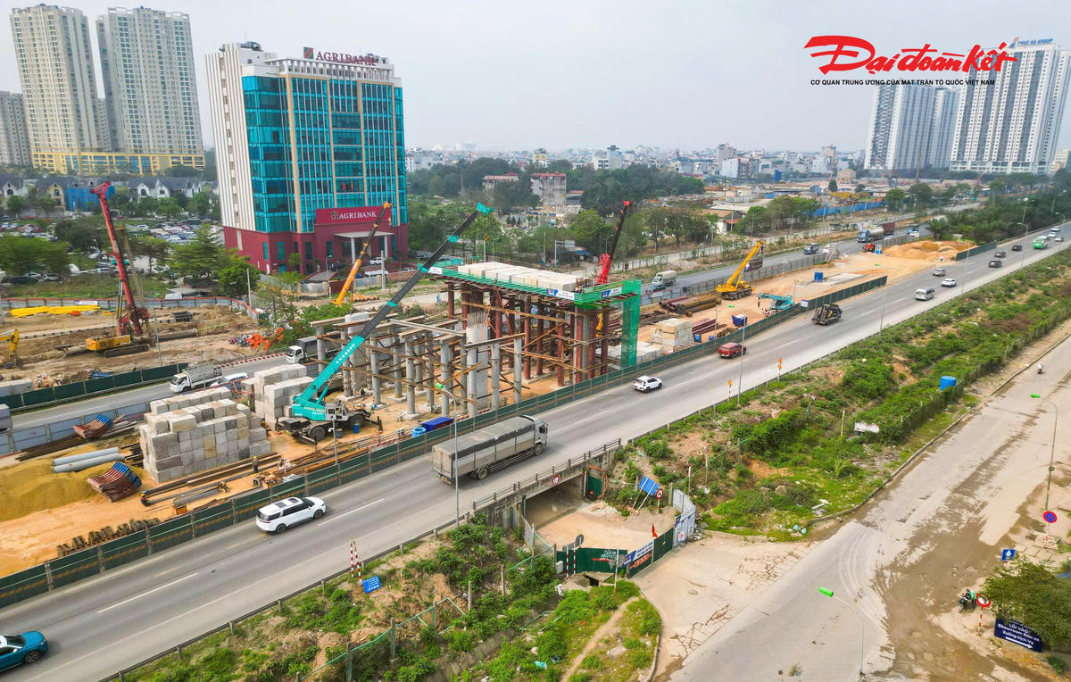 Nút giao 2.400 tỷ đồng trên Đại lộ Thăng Long dần hiện rõ hình hài