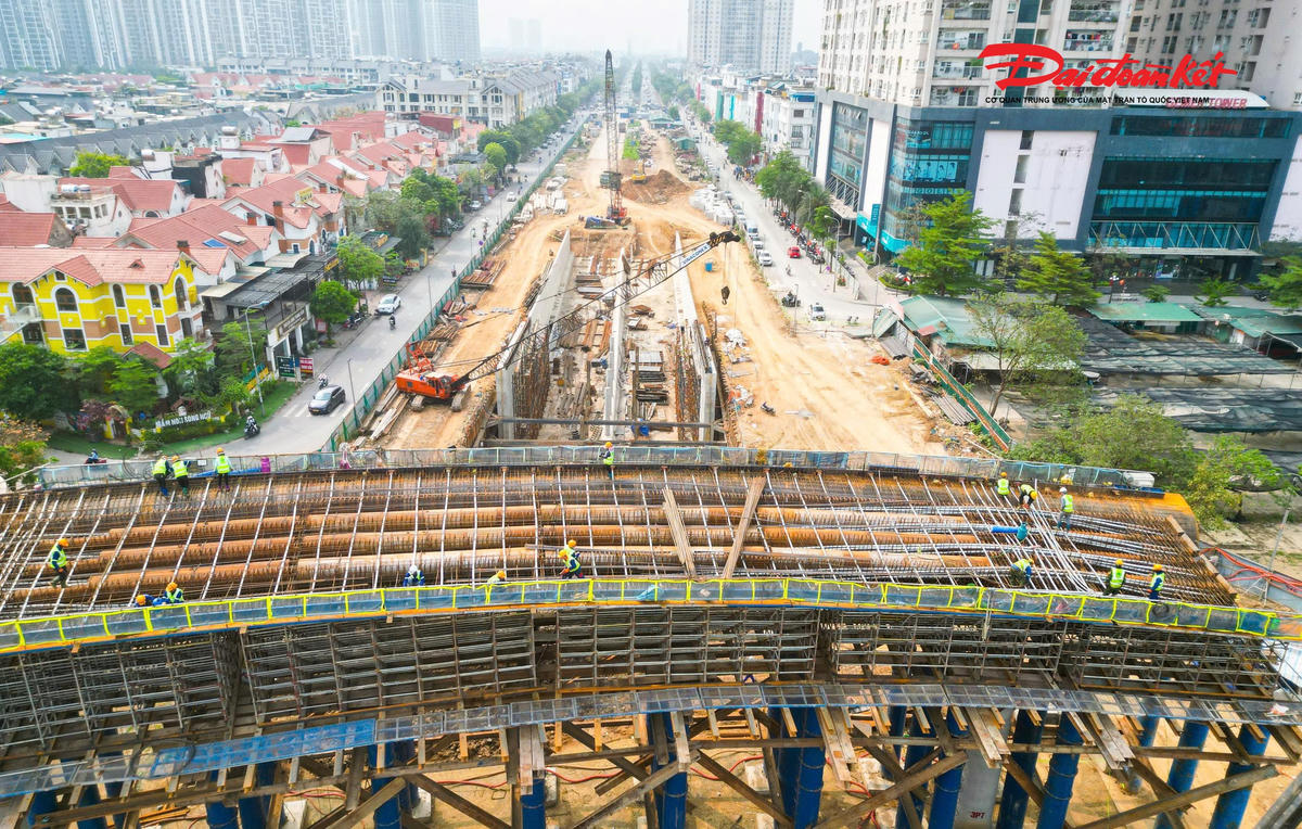 Dự án có thiết kế xây dựng các nút giao gồm các nhánh tuabin kết hợp hầm trực thông: Xây dựng hầm chui trực thông theo hướng Lê Trọng Tấn đi Quốc lộ 32, tim tuyến trùng với đường Lê Trọng Tấn, bố trí 4 làn xe với tổng chiều dài 910 m.