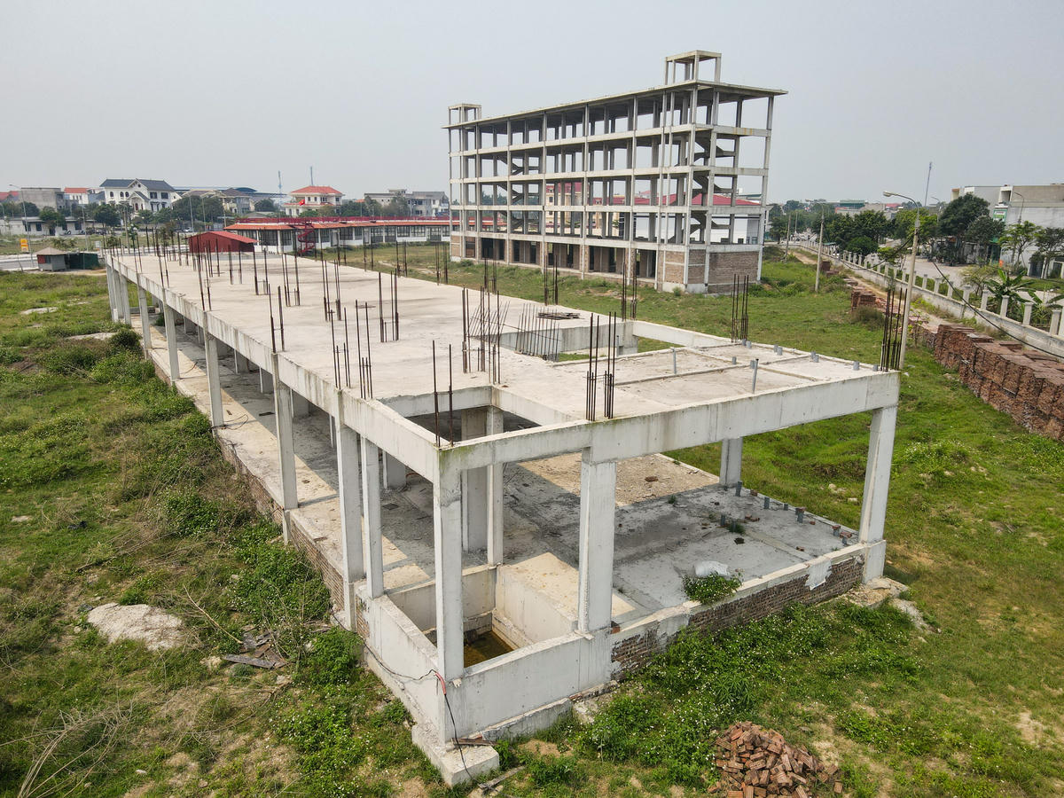 Dự án có tổng mức đầu tư ban đầu 160 tỷ đồng, gồm khối nhà học tập 3 tầng; khối nhà xưởng thực hành 1 tầng; khối phục vụ học tập 2 tầng; khối rèn luyện thể chất 1 tầng; khối hành chính quản trị và phụ trợ - khối hiệu bộ 2 tầng..., quy mô đào tạo 1.500 học sinh, hoạt động trong thời hạn 50 năm tính từ ngày cấp giấy chứng nhận đầu tư. Ảnh: Đình Minh