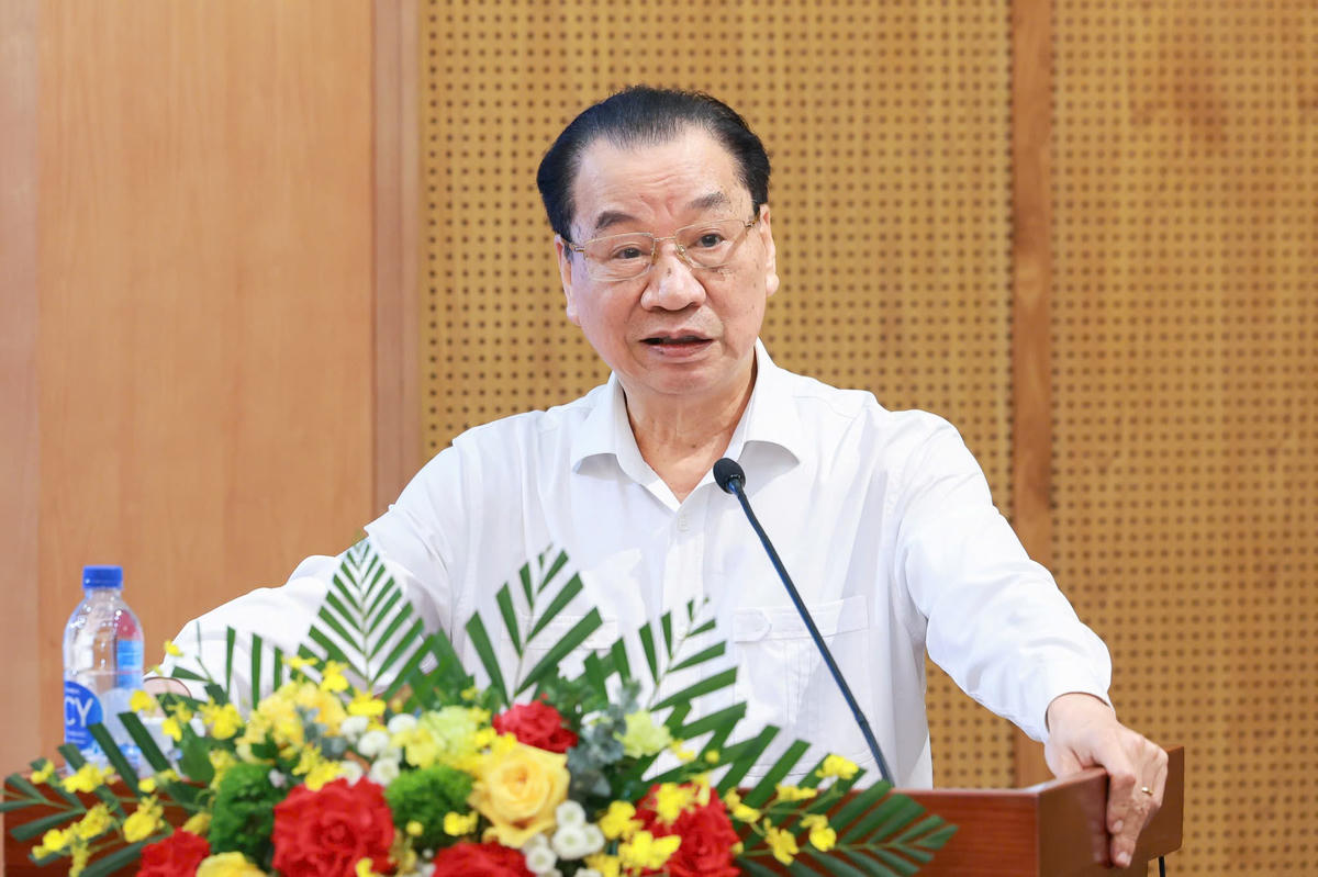 GS.TS Phùng Hữu Phú trình bày tham luận tại hội nghị. Ảnh: Đạt Lê