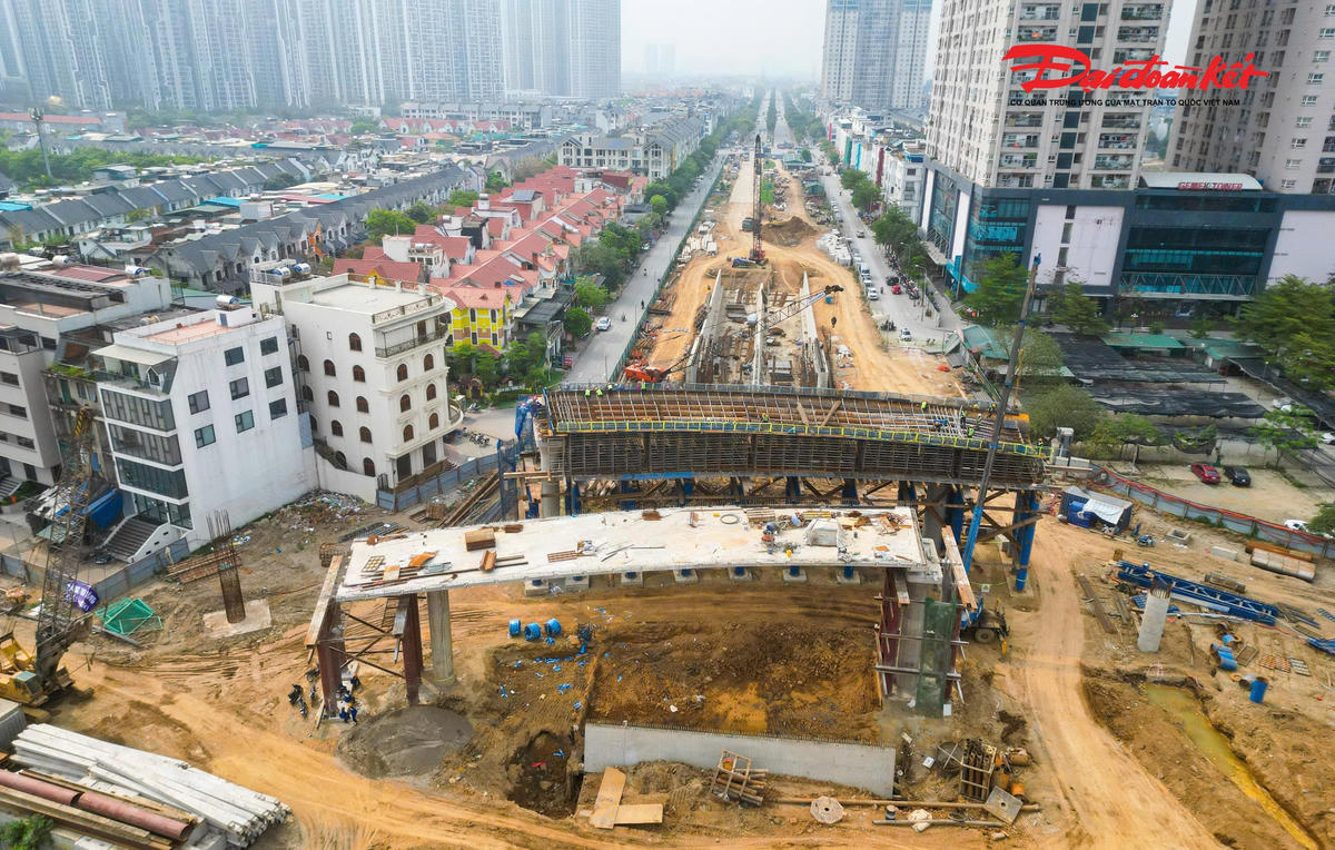 Nút giao 2.400 tỷ đồng trên Đại lộ Thăng Long dần hiện rõ hình hài