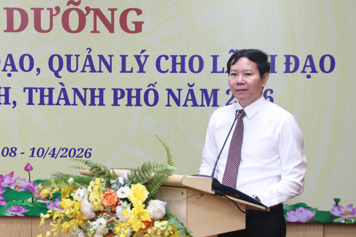 TS Nguyễn Khắc Toàn – Viện trưởng Viện Đào tạo, bồi dưỡng cán bộ và nghiên cứu khoa học phát biểu tại lễ khai giảng.