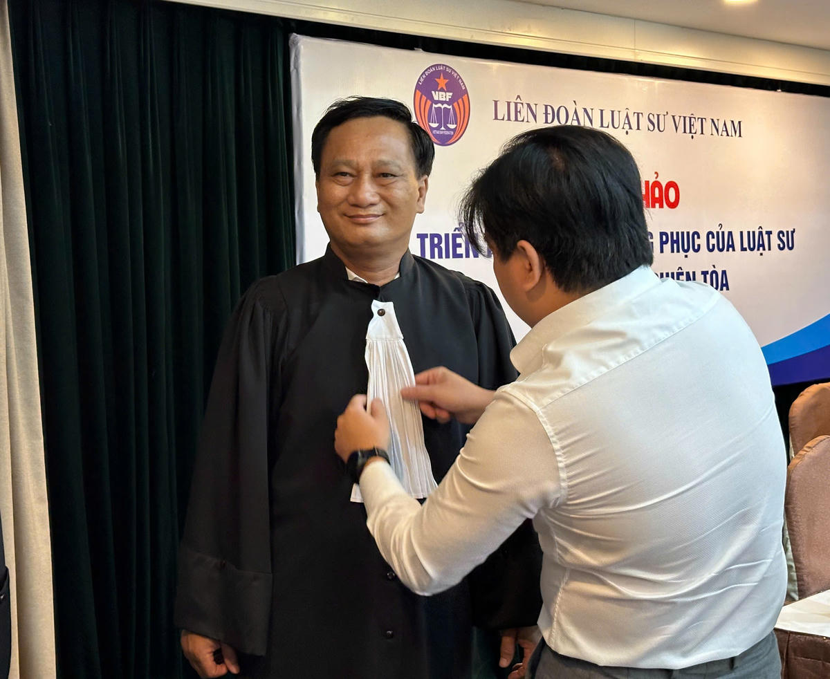 Đóng góp ý kiến cho Đề án trang phục luật sư