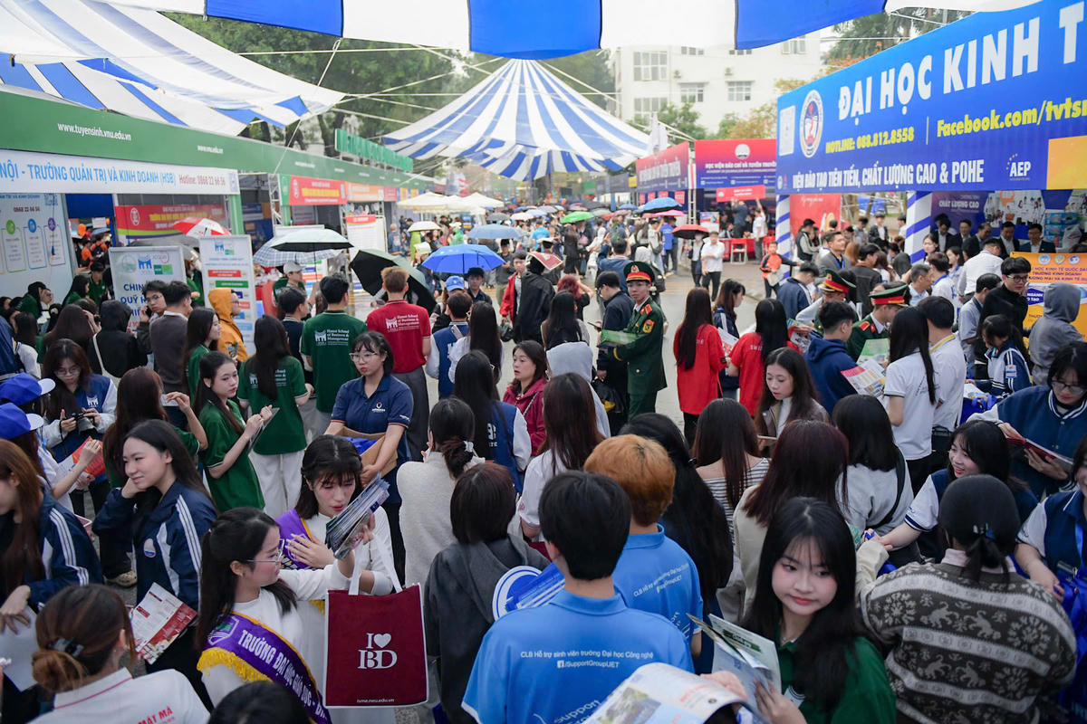 Thí sinh tham gia một ngày hội tư vấn tuyển sinh.&nbsp;