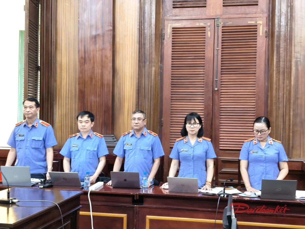 Đại diện VKSND tại tòa xét xử sai phạm "đất vàng" Bến Vân Đồn (TP Hồ Chí Minh). Ảnh: H.Phúc.