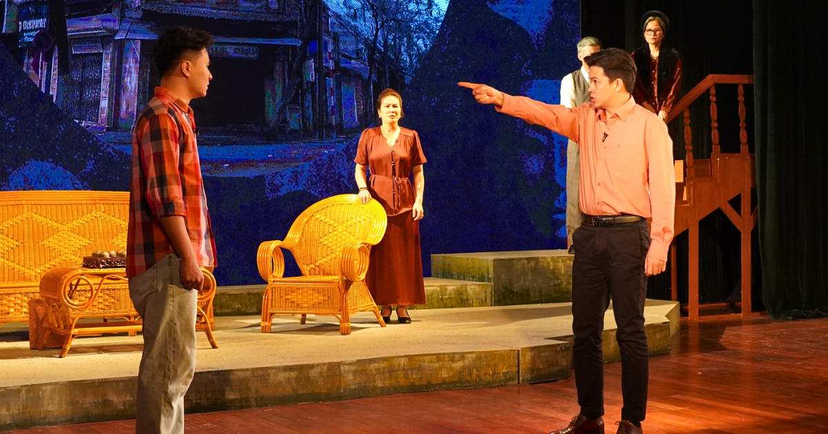 Cảnh trong vở “Mặt nạ người”.