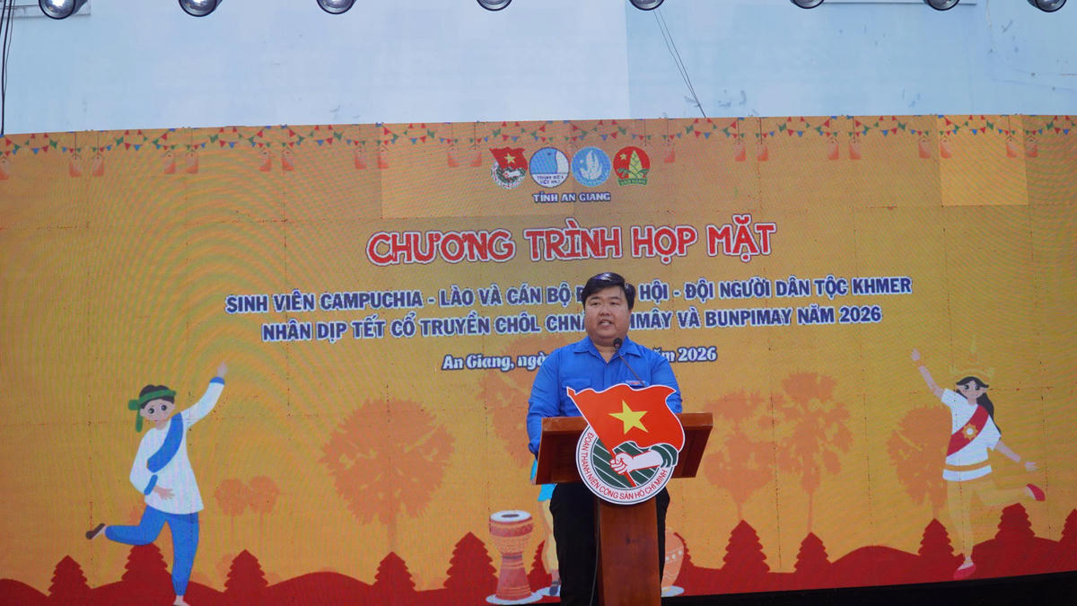 Phó Bí thư Tỉnh đoàn, Chủ tịch Hội đồng đội tỉnh An Giang Dư Phạm Hữu Khuyến phát biểu. Ảnh: CTV