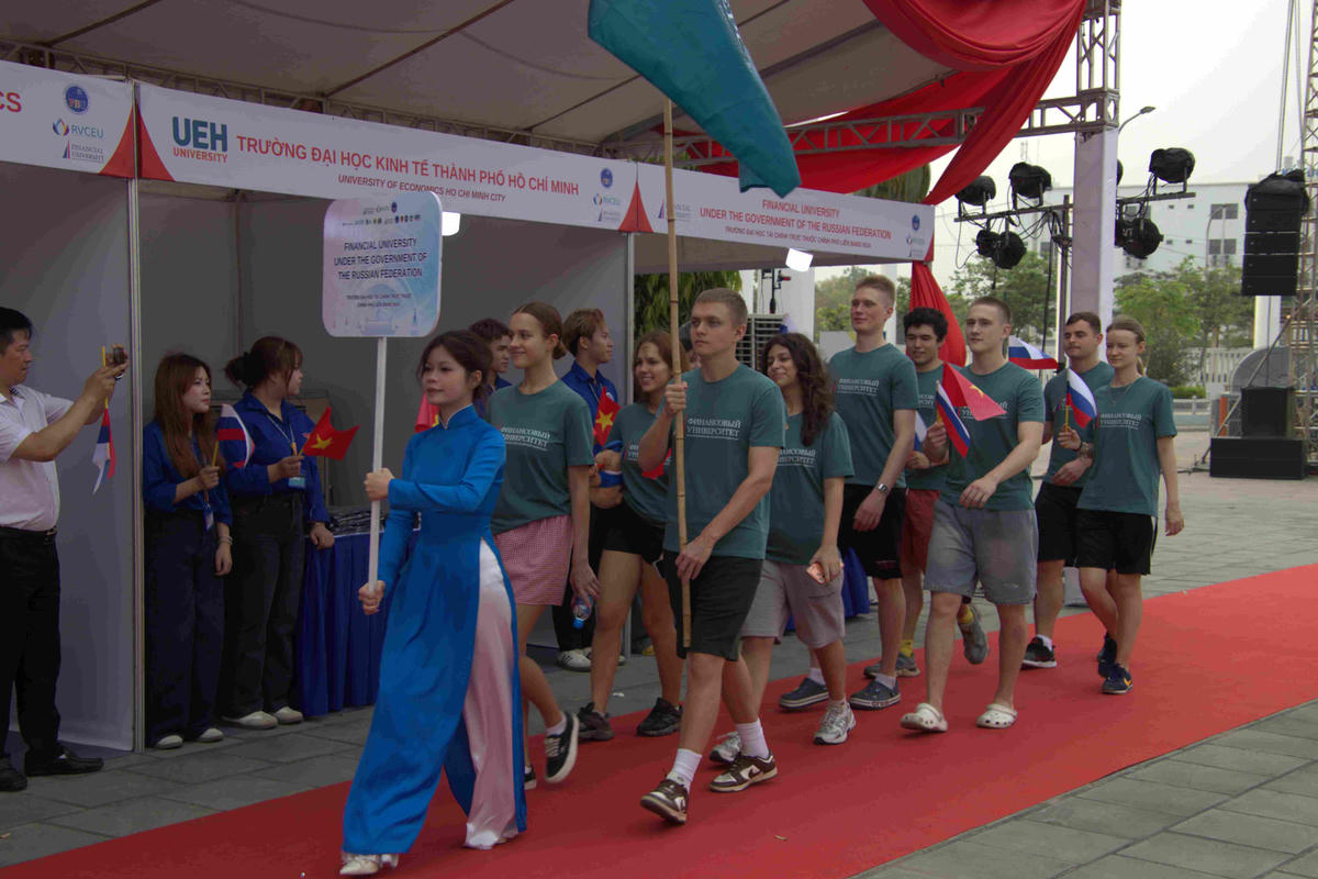 Giao lưu văn hóa - thể thao Hiệp hội các Trường Đại học kinh tế Nga Việt