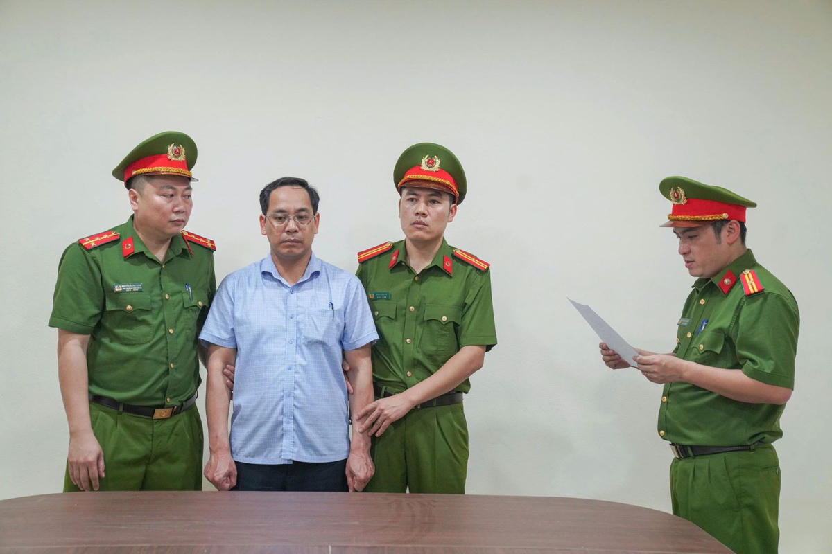 Bị can Trần Thu Đông - Hiệu trưởng Trường Phổ thông dân tộc nội trú THCS và THPT Yên Lập. Ảnh: Công an tỉnh Phú Thọ.