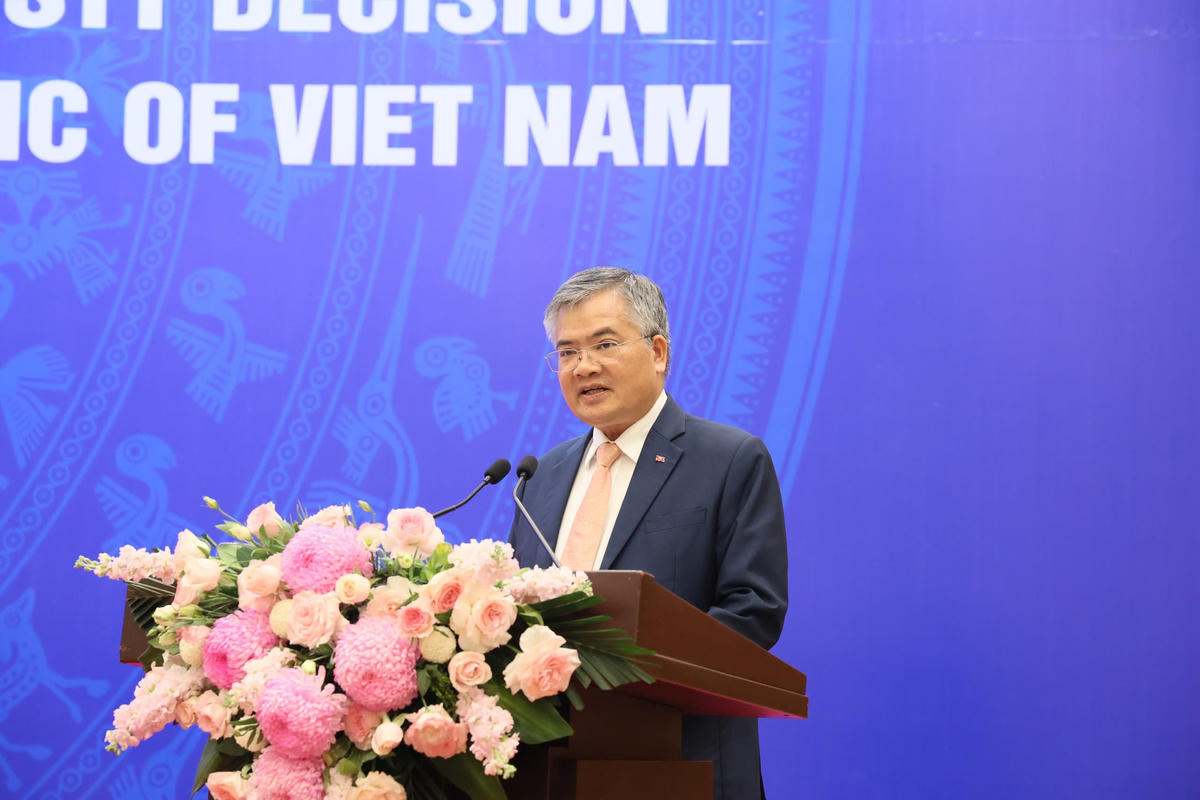 Ông Cấn Đình Tài, Phó Chủ nhiệm Văn phòng Chủ tịch nước công bố Quyết định đặc xá năm 2026. Ảnh: Đạt Lê