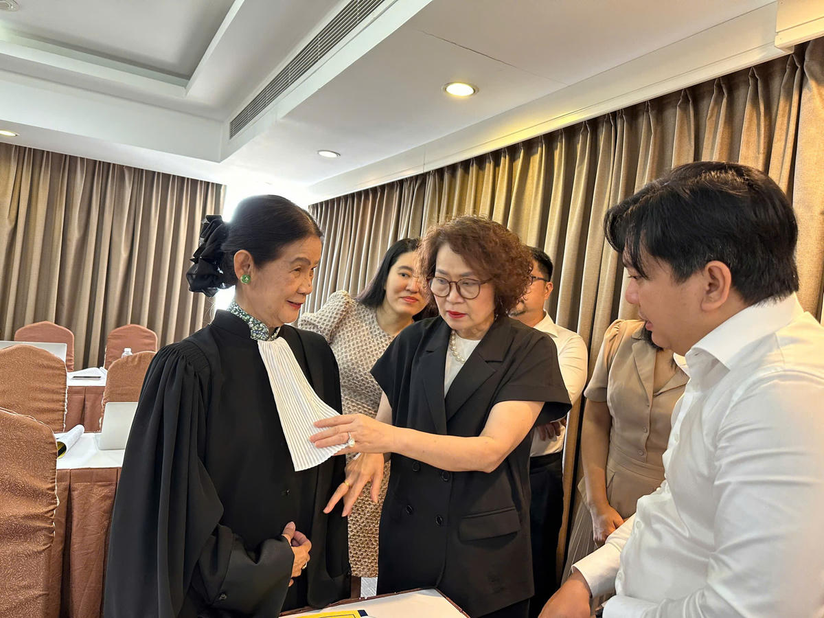 Đóng góp ý kiến cho Đề án trang phục luật sư