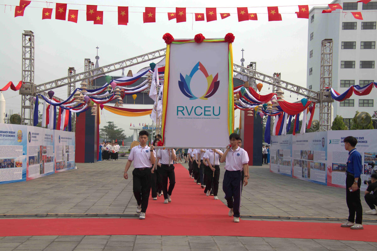 Giao lưu văn hóa - thể thao Hiệp hội các Trường Đại học kinh tế Nga Việt