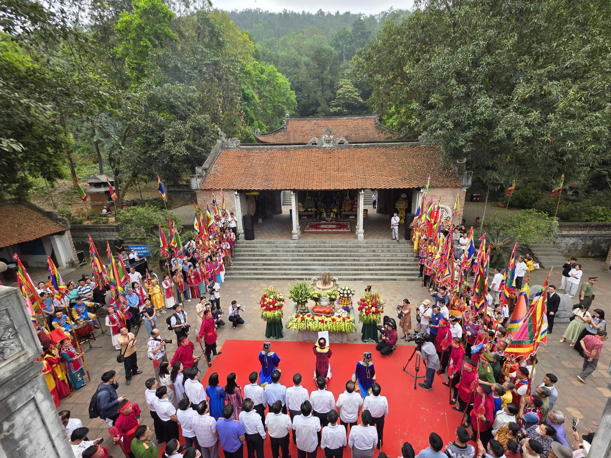 Nghi lễ tấu trình chúc văn tại lễ hội đền Bà Triệu 2026. Ảnh: Đình Minh