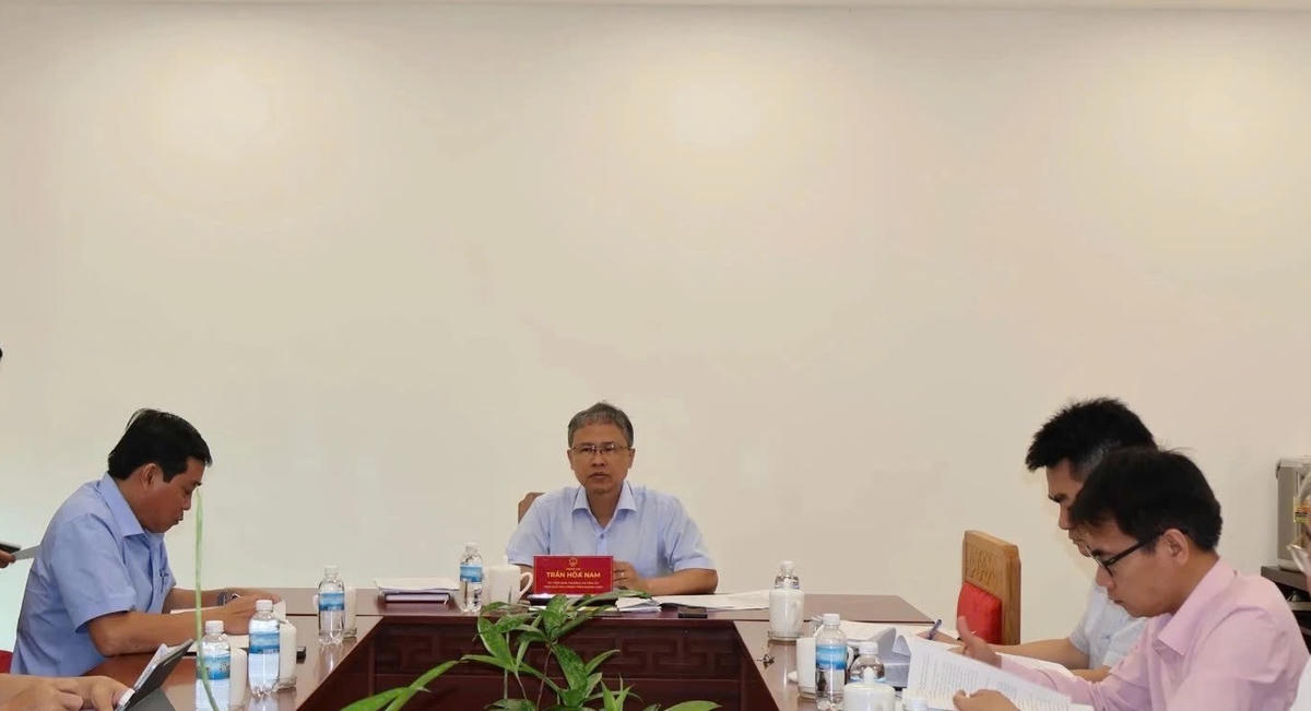 Ông Trần Hòa Nam, Ủy viên Ban Thường vụ Tỉnh ủy, Phó Chủ tịch UBND tỉnh Khánh Hòa phát biểu tại buổi làm việc.