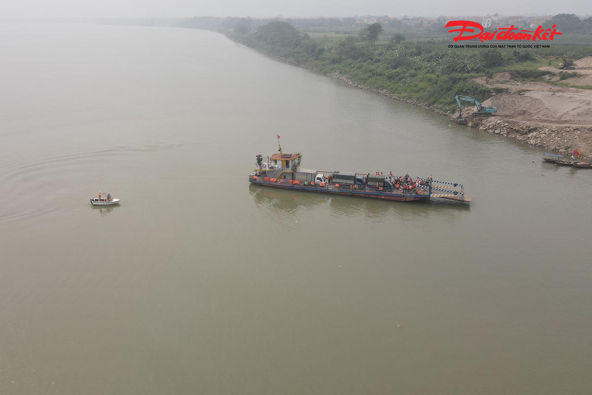 Theo Thiếu tá Hiệp, thời điểm trước mùa mưa bão tiềm ẩn nhiều nguy cơ mất an toàn giao thông đường thủy. Vì vậy, lực lượng chức năng sẽ tiếp tục tăng cường tuần tra, kiểm soát, yêu cầu các phương tiện, bến bãi tuân thủ nghiêm quy định về an toàn, trang bị đầy đủ áo phao, dụng cụ cứu sinh, qua đó hạn chế thấp nhất các sự cố có thể xảy ra.