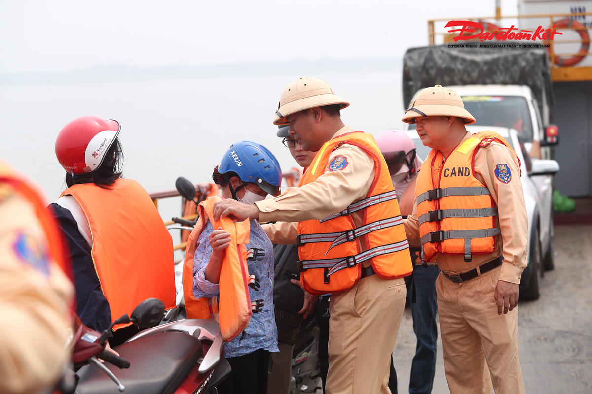 Hà Nội tăng cường kiểm soát giao thông đường thủy trước mùa mưa bão