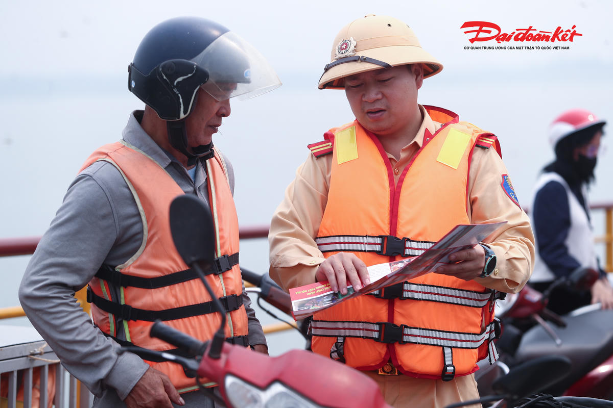 Thiếu tá Nguyễn Thế Hiệp, cán bộ Đội Cảnh sát đường thủy số 1 cho biết, công tác kiểm tra được đơn vị duy trì thường xuyên nhằm kịp thời phát hiện, xử lý vi phạm, góp phần nâng cao ý thức chấp hành của chủ bến, chủ phương tiện.