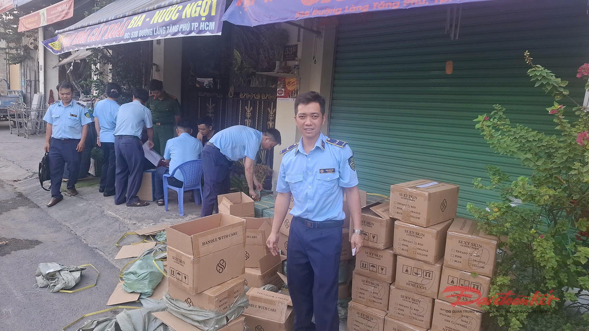 TP Hồ Chí Minh: Phát hiện, xử phạt cơ sở chứa, trữ hơn 5.600 chai mỹ phẩm không rõ nguồn gốc