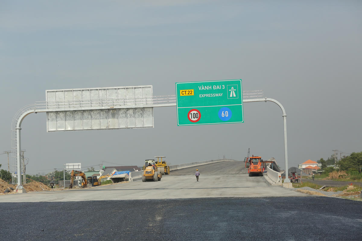 Đường Vành đai 3 TP Hồ Chí Minh đoạn tiếp giáp với tỉnh Tây Ninh. Khu vực này hiện đã hoàn thành gần 90% khối lượng công việc. Ảnh: Đ.Xá.
