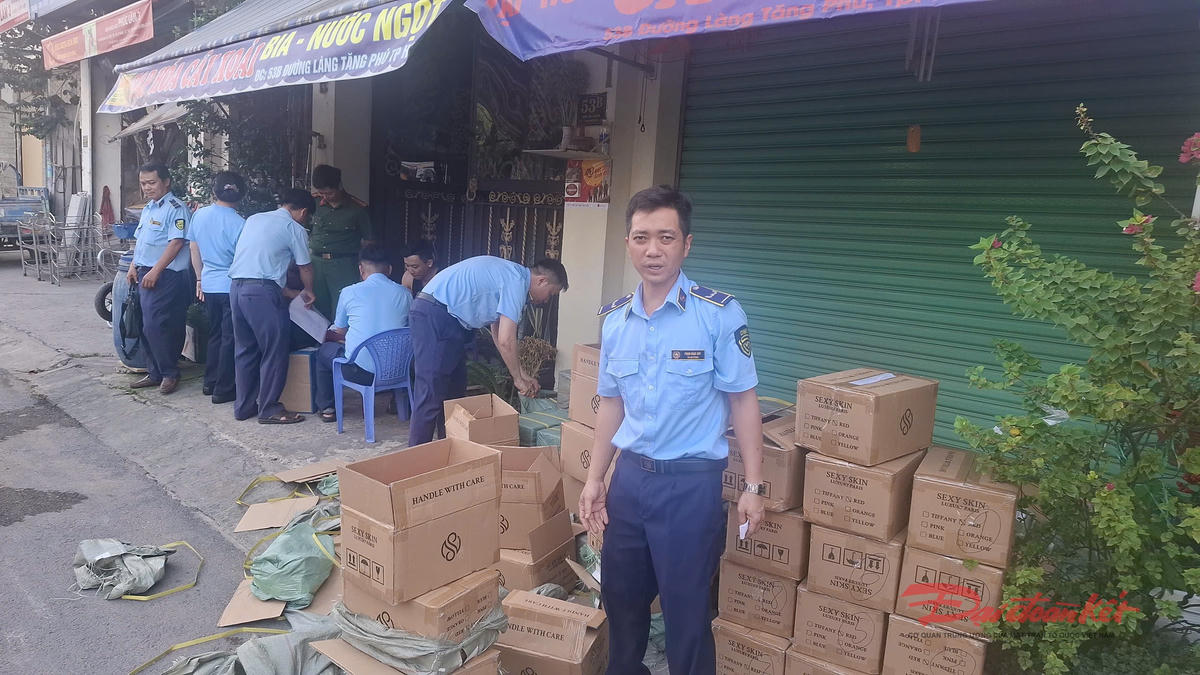 TP Hồ Chí Minh: Phát hiện, xử phạt cơ sở chứa, trữ hơn 5.600 chai mỹ phẩm không rõ nguồn gốc