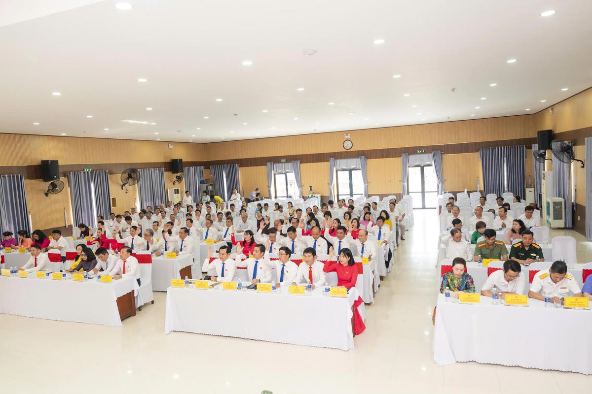 Đà Nẵng: Cán bộ cơ sở phải đeo bám công việc, bảo đảm yêu cầu của chính quyền địa phương 2 cấp