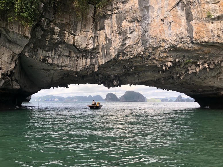 Vịnh Hạ Long 3 lần được UNESCO ghi danh là Di sản Thiên nhiên thế giới (ảnh: Hà Anh)