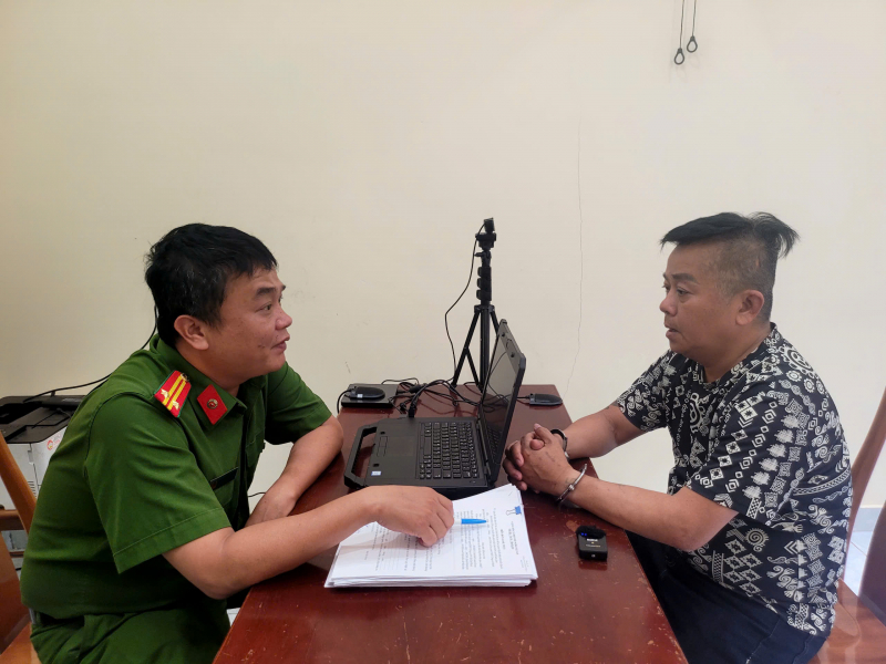 Đối tượng Hồ Minh Đạt tại cơ quan công an.