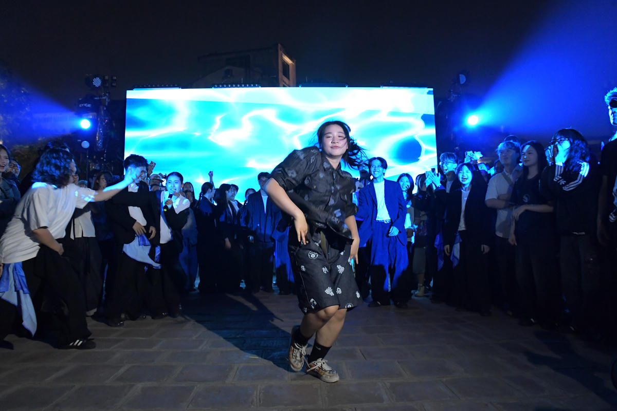 Truyền cảm hứng đến thế hệ trẻ về bảo vệ môi trường qua nghệ thuật.