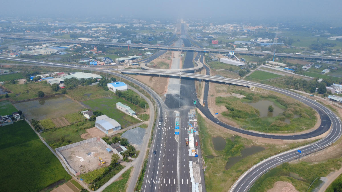 Điểm cuối của đường Vành đai 3 TP Hồ Chí Minh ở khu vực xã Mỹ Yên (tỉnh Tây Ninh). Đây là nơi giao cắt của 3 trục cao tốc là TP Hồ Chí Minh-Trung Lương, Bến Lức-Long Thành và Vành đai 3. Ảnh: Đ.Xá.