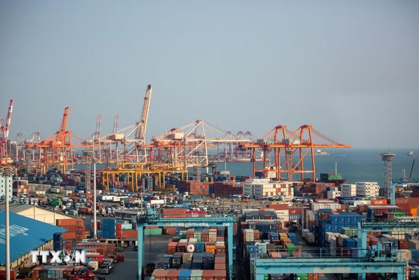 Quang cảnh cảng hàng hóa tại Busan, Hàn Quốc. (Ảnh: THX/TTXVN).
