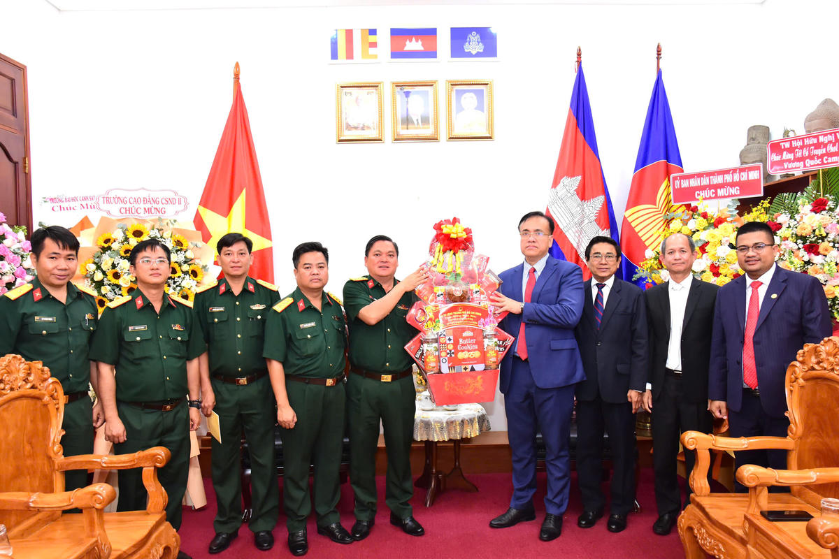 TP Hồ Chí Minh: Thăm, chúc Tết cổ truyền tại Tổng lãnh sự quán Lào và Campuchia