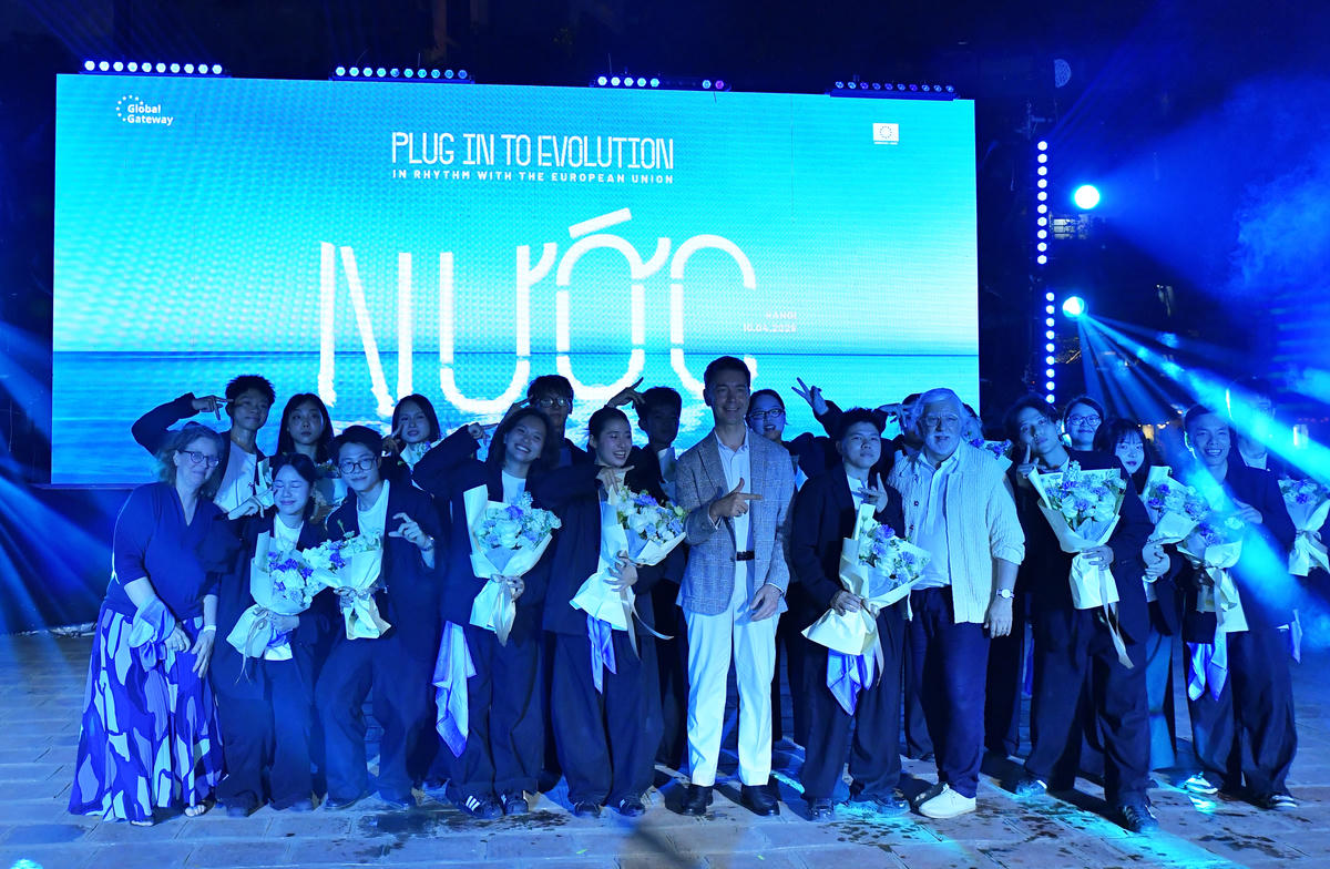 Lấy cảm hứng từ ba nguyên tố Gió – Nước – Mặt trời, chiến dịch đặt trọng tâm vào vai trò của thế hệ trẻ trong hành trình chuyển đổi xanh, đồng thời tiếp cận các vấn đề khí hậu thông qua những hình thức sáng tạo gần gũi hơn với công chúng.