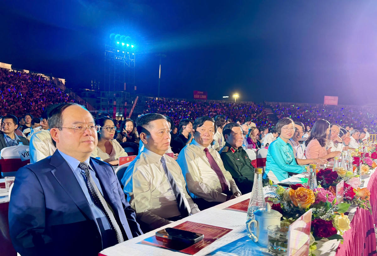 Hàng vạn người hòa mình trong 'Thanh âm kỷ nguyên mới'