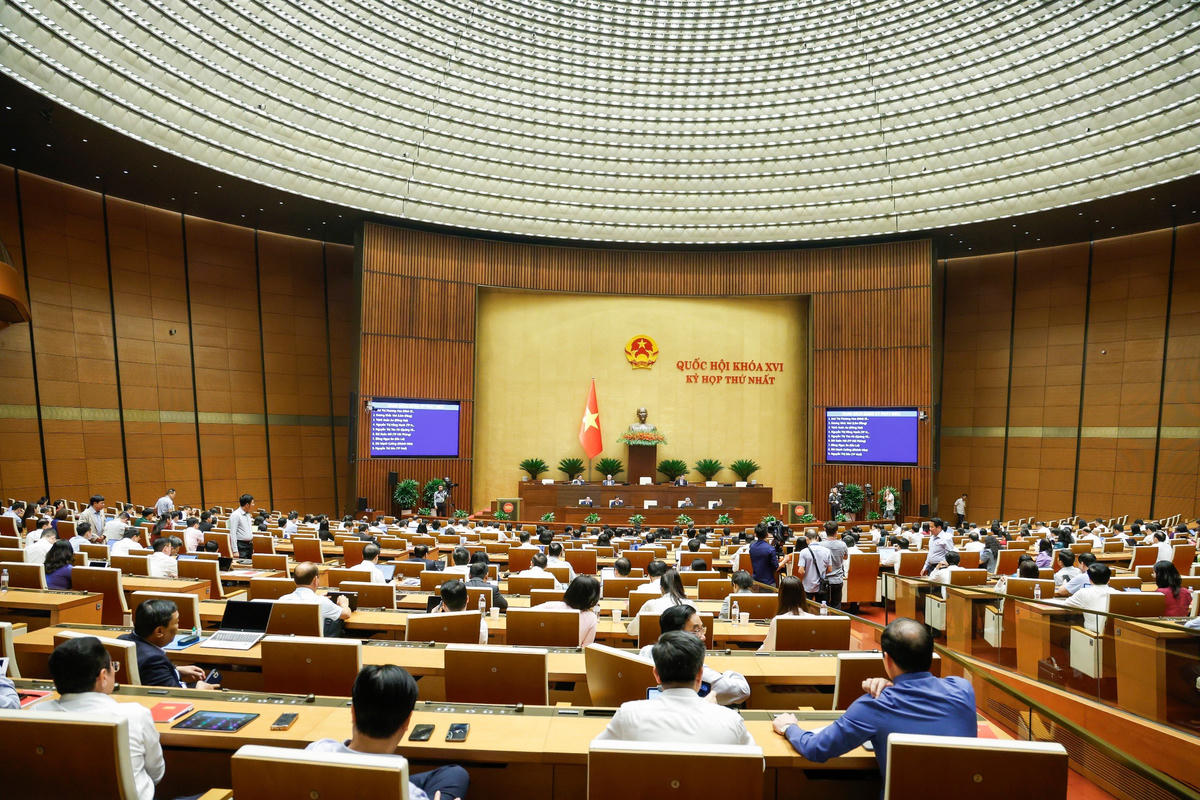 Toàn cảnh Hội trường Diên Hồng chiều 11/4.